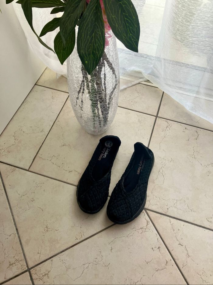 Très belles Skechers noires T. 38,5-39 Neuves