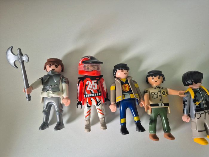 Lot de 15 playmobil + accessoires - photo numéro 2