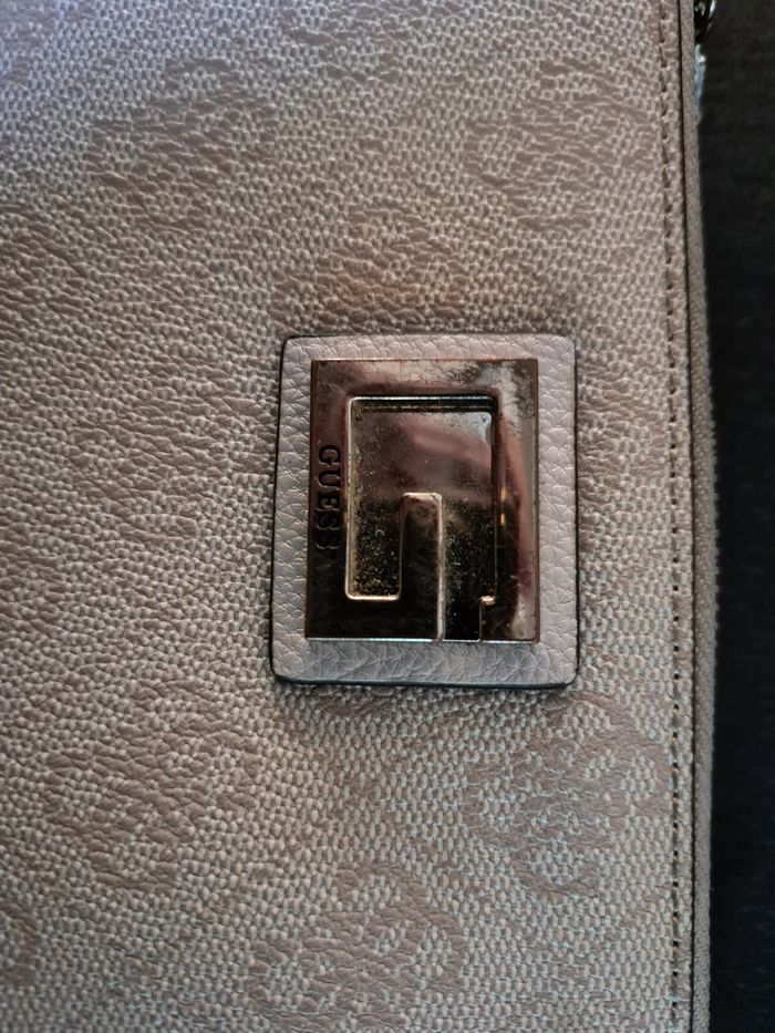 Porte - feuille Guess rose claire - photo numéro 3