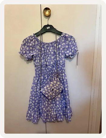 Robe à fleurs violette