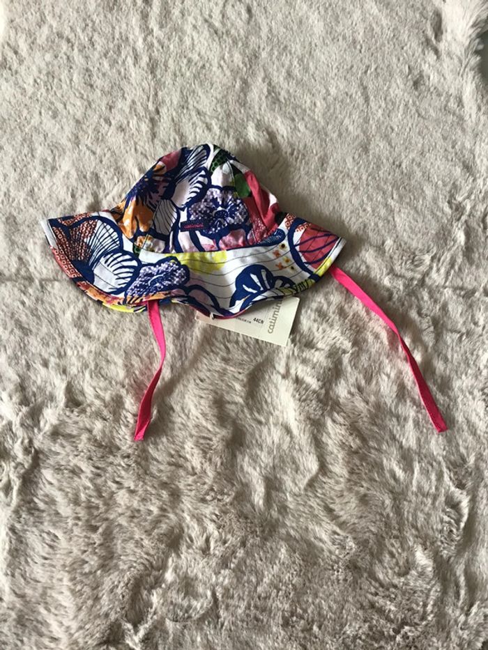 Chapeau réversible taille 44 soit 6/9 mois marque Catimini (0623)