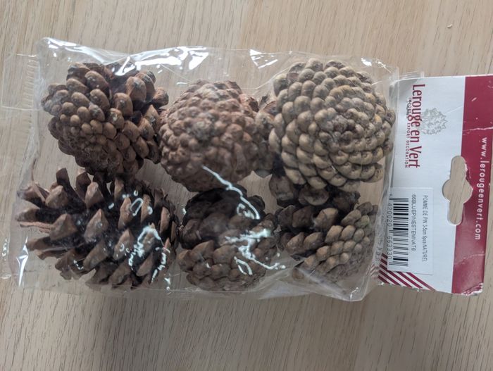 Lot de 6 pomme de pin naturels taille 3-5 cm neuf - photo numéro 3