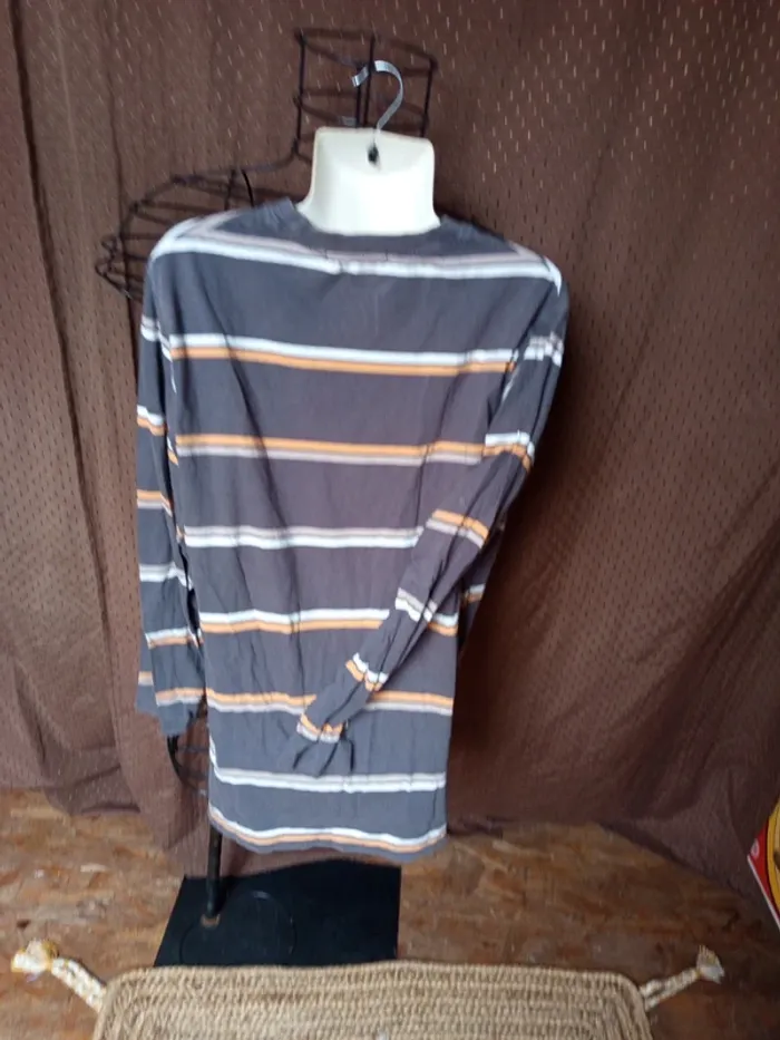 T-shirt longue manche taille 14ans - photo numéro 3