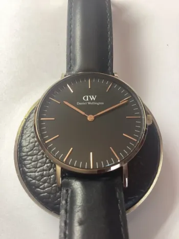 Montre Daniel Wellington / Etat proche du neuf / Pile neuve