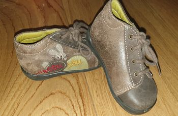 Chaussures neuves 19