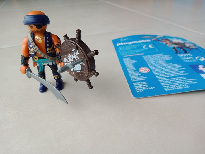Playmobil Pirate avec bouclier - photo numéro 3