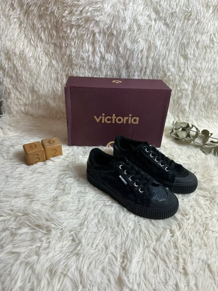 Paire de basket Victoria taille 32