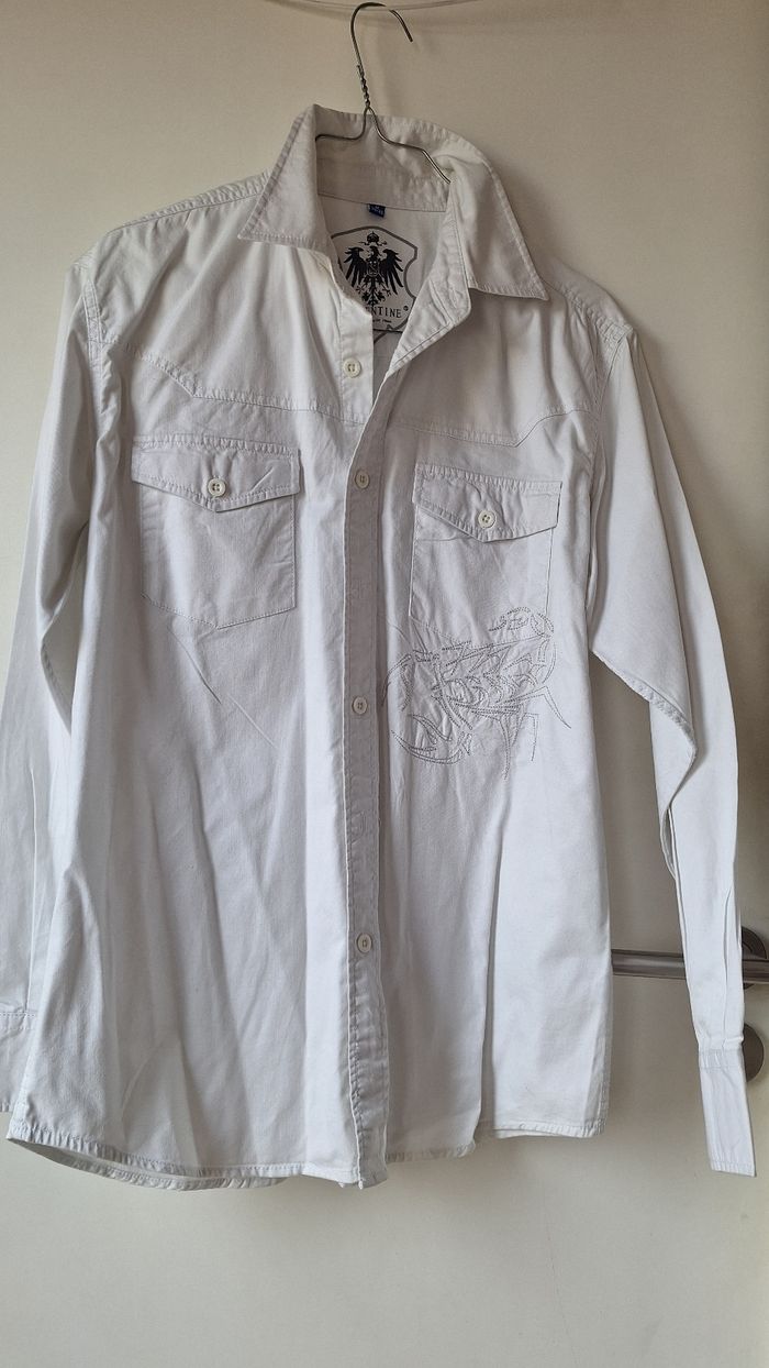 Chemise blanche avec motif . - photo numéro 2