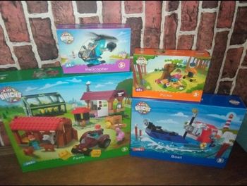 Lot de 4 boîtes de briques de construction