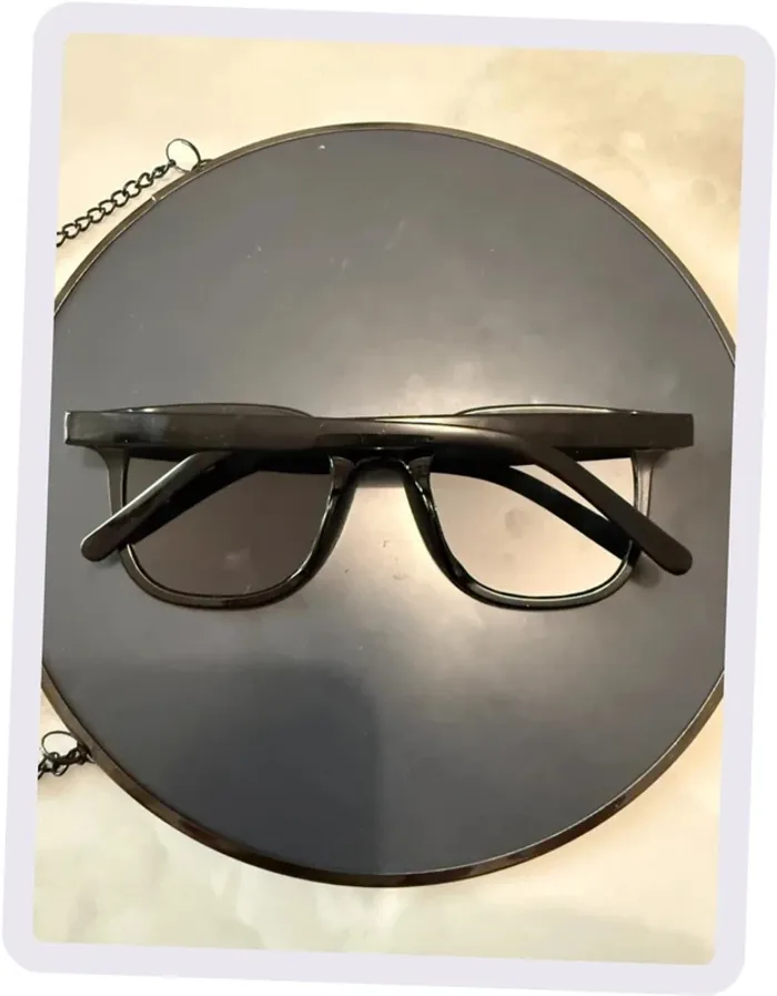 Lunette de soleil noire - photo numéro 2
