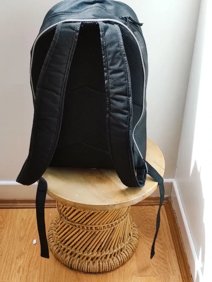 🗼 grand sac à dos Disneyland Paris 💋 - photo numéro 2