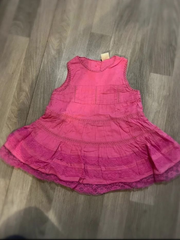 Très belle robe à volant et dentelle rose taille 12 mois - photo numéro 2
