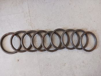 9 anneaux en fer gris