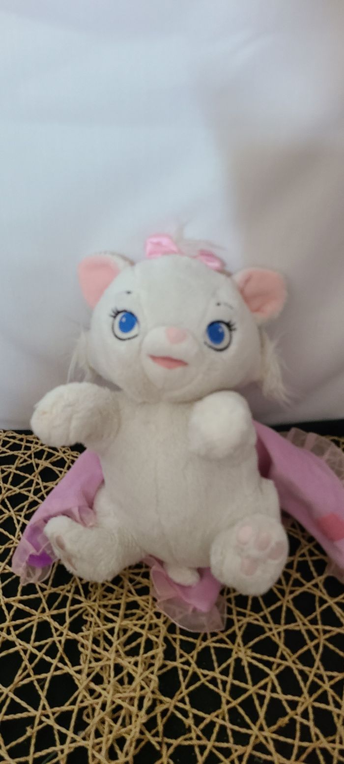 Peluche Chat Marie Couverture Violet Rose Tulle Fraise DISNEY BABIES PARKS - photo numéro 3