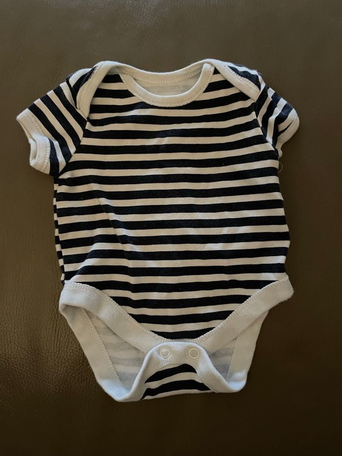 Lot vêtements Garçon 6 mois - photo numéro 8