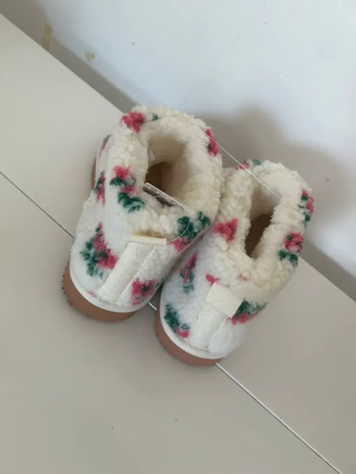 Etam Chaussons bottines fourrés à fleurs neuf avec étiquette - photo numéro 2