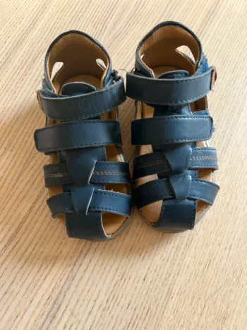 Sandales bleu marine taille 21