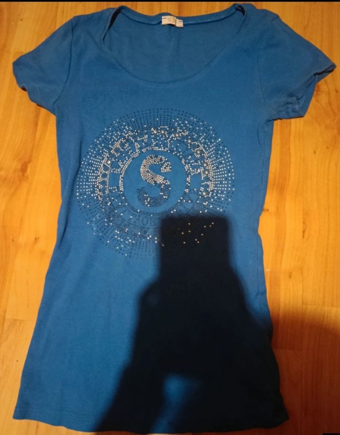 😎 Tee-shirt bleu décoré – Lettre S & petites perles ✨ Look casual 👕 - photo numéro 3
