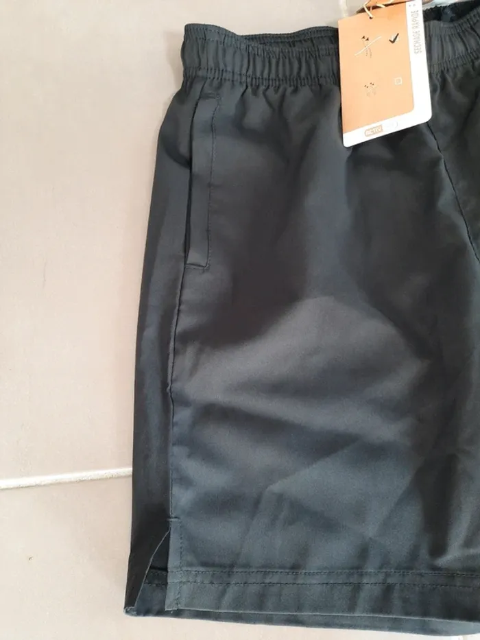 Short Athli-tech 14ans neuf - photo numéro 3