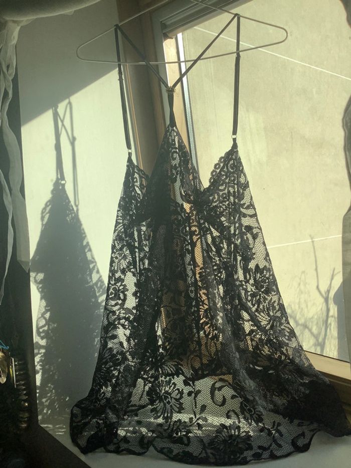 Nuisette dentelle noire très bon état