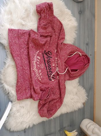 Pull à capuche rose taille 12 ans