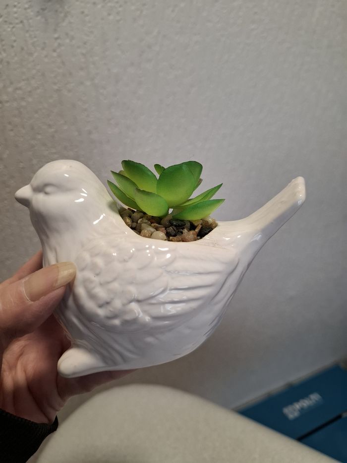 Lot de 2 jolis oiseaux céramique blanche + fausse plante excellent état - photo numéro 6