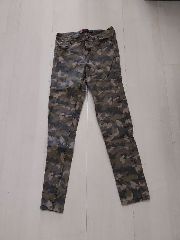 Jean motif militaire