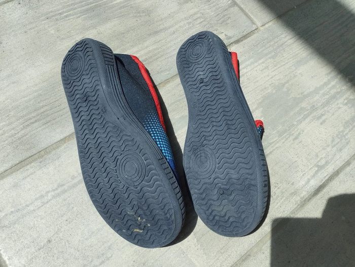 NEUF chaussons Spiderman Taille 32 - photo numéro 3