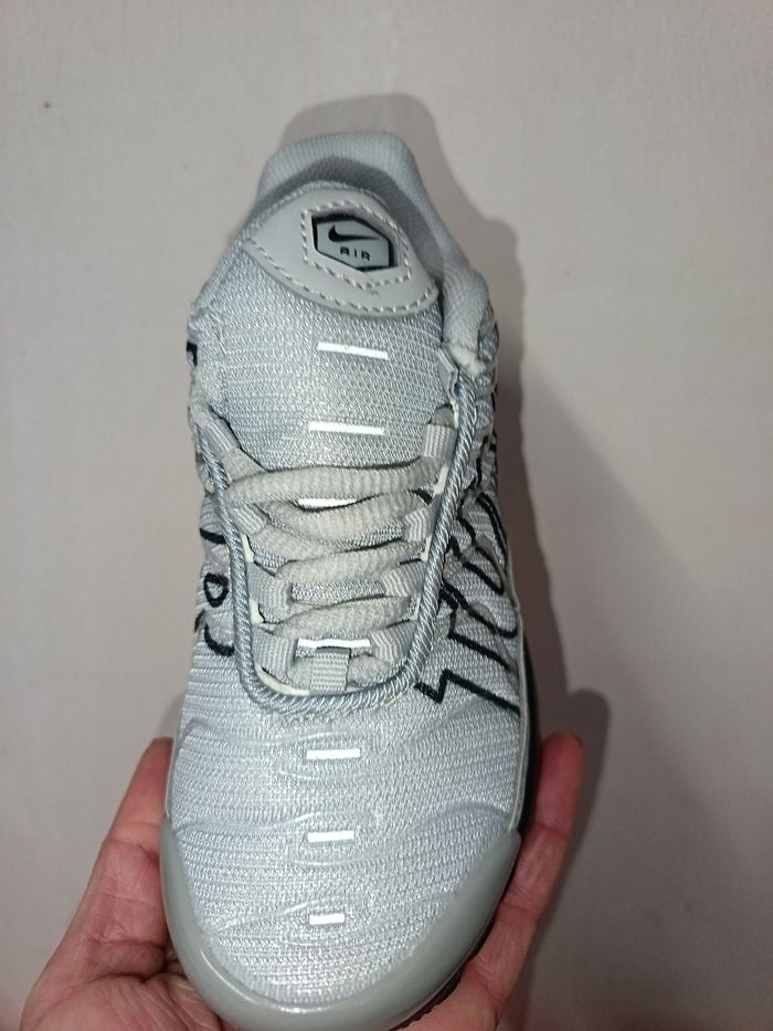 Basket neuves T 30 - photo numéro 3