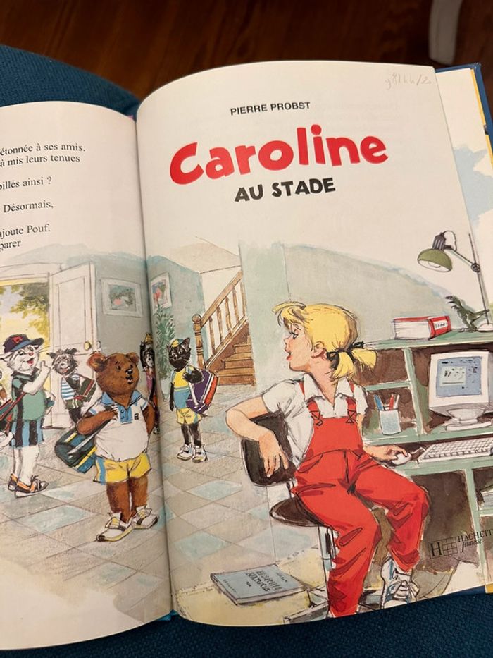 Livre rare Caroline au Stade sport Pierre Probst Hachette Jeunesse vintage - photo numéro 3