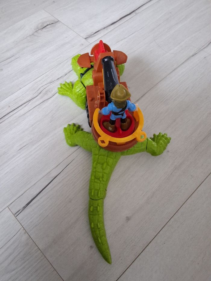 Jouet Mattel crocodile et capitaine crochet 42 cm de long - photo numéro 4