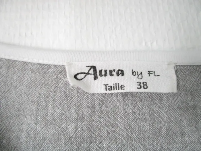 T-shirt blanc/gris Aura 38 TBE - photo numéro 9