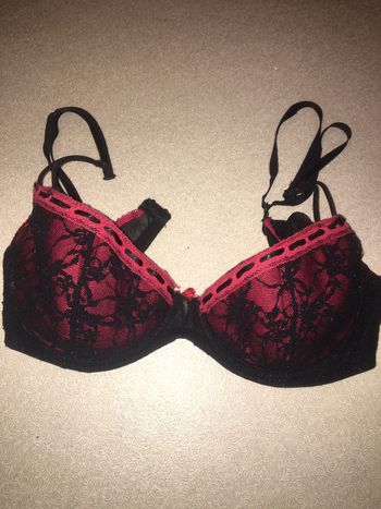 Soutien gorge rouge et noir