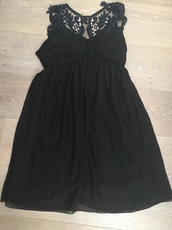 Robe noire voile et dentelle