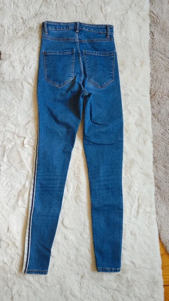 Pantalon jean moulant taille haute liseré blanc sur le côté - photo numéro 3