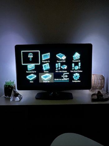 ✨ Téléviseur Philips Ambilight 32 pouces – Plongez au cœur de l’image ! ✨