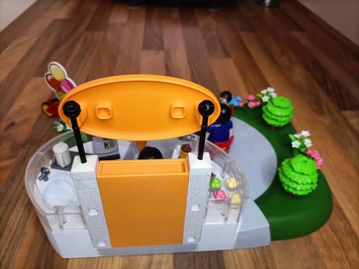 Playmobil café glacier avec 3 personnages et nombreux accessoires - complet - set n°4134 - photo numéro 10