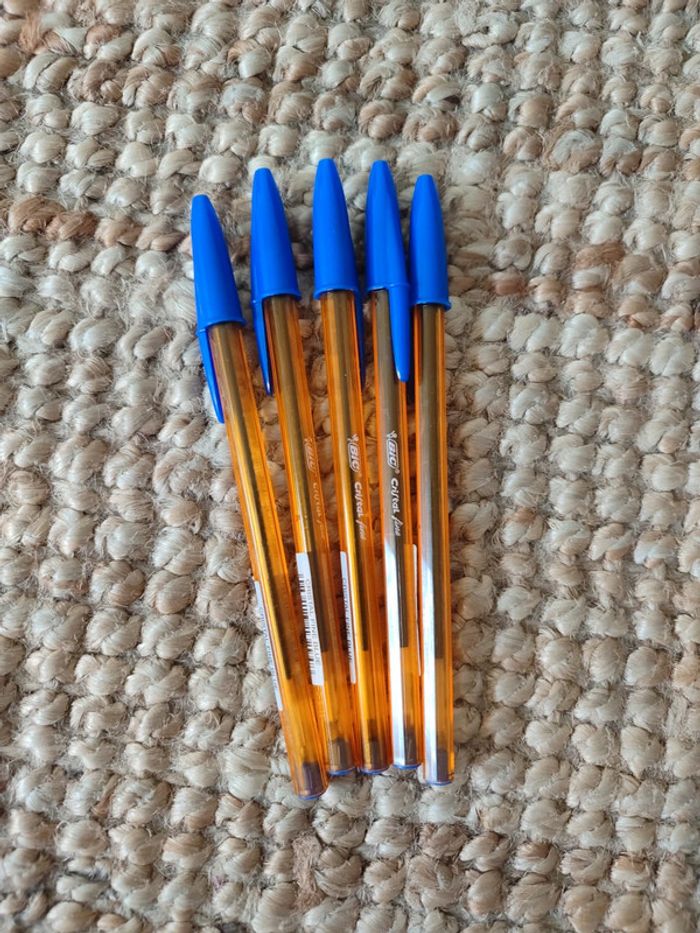 Lot 5 stylos bic bleus