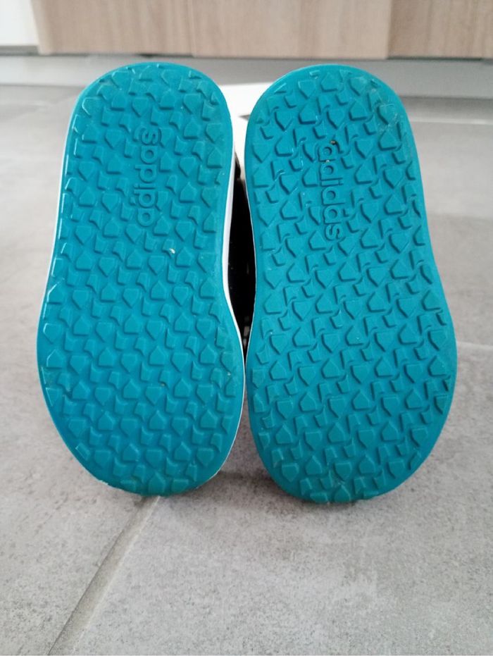 Baskets adidas Bebe taille 22 noires et bleues - photo numéro 5