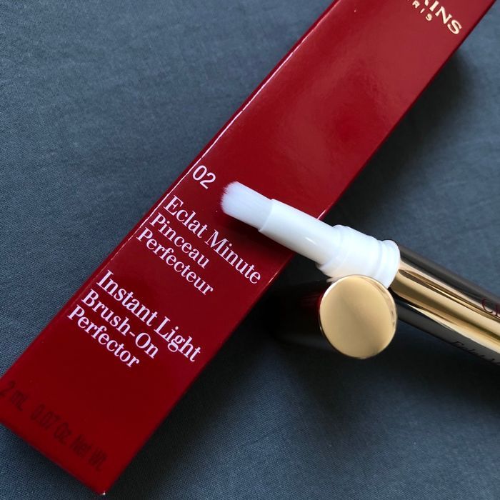 Clarins correcteur anti-cernes Eclat Minute Pinceau Perfecteur Instant Light Brush-On Perfector - photo numéro 2