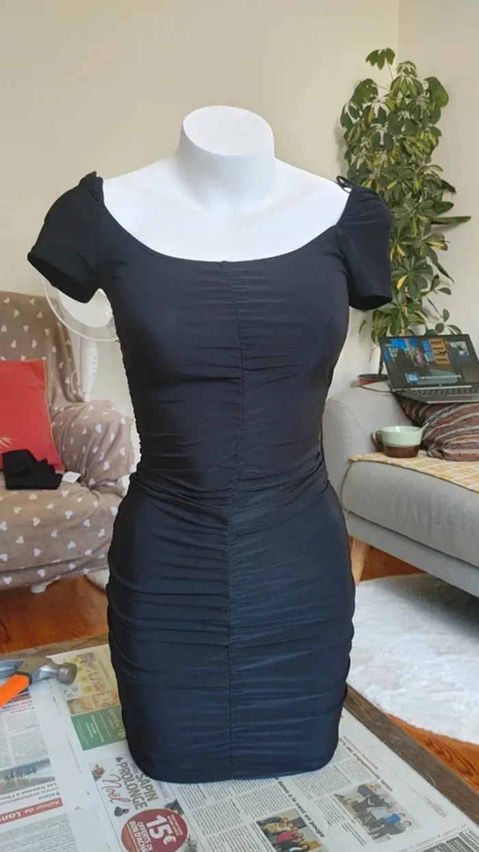 Robe moulante manche courte fronces couture - photo numéro 2