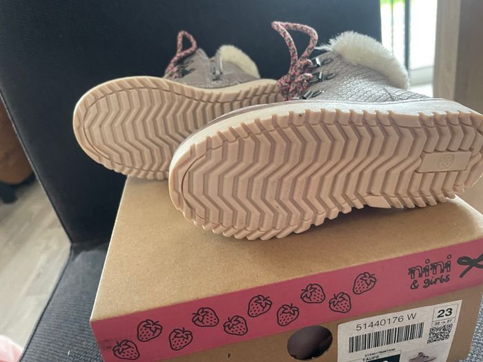 #23 - chaussures hiver neuves jamais portées - photo numéro 2