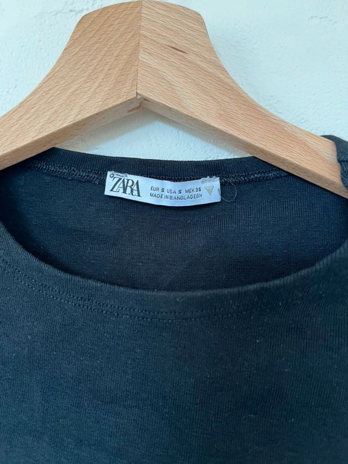 Crop top teeshirt court moulant noir moulant Zara – Taille S – Mini prix - photo numéro 3