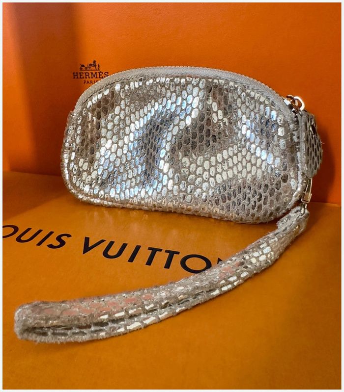 Mini pochette - porte monnaie avec anse en cuir argenté - sans marque - très bon état - photo numéro 2