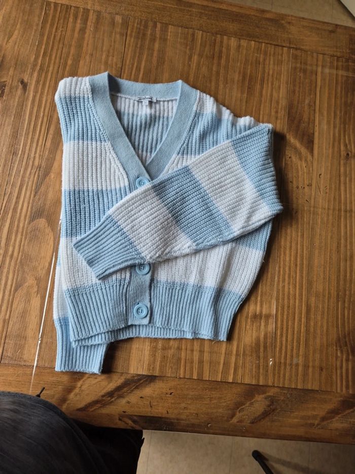 Gilet col V à boutons - photo numéro 3