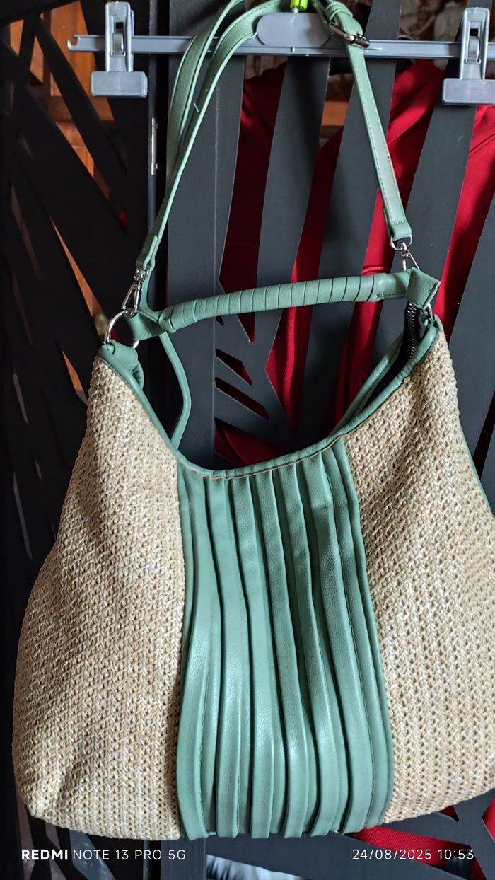 Sac à main vert et beige