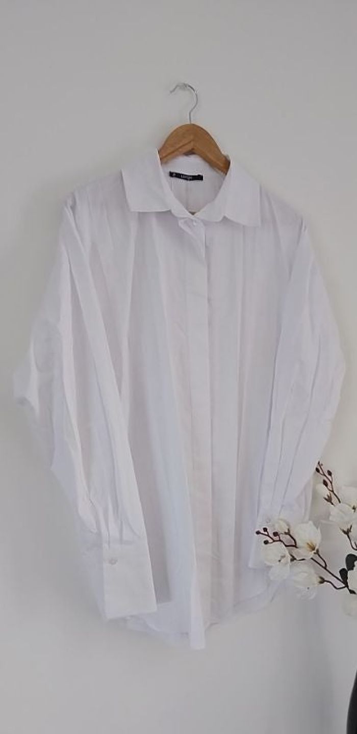 Jolie chemise blanche plissée