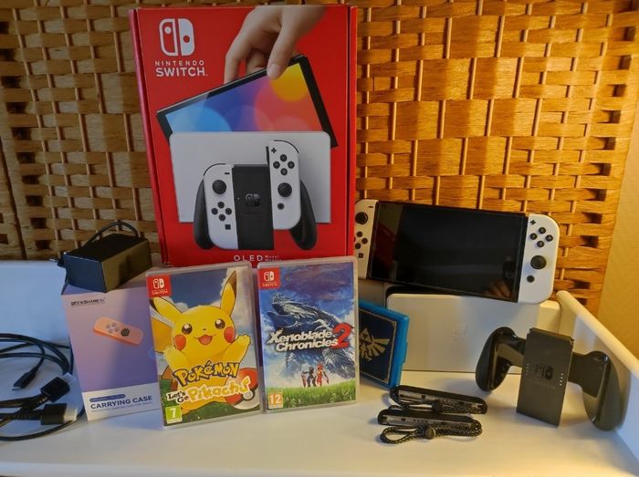 Console Nintendo Switch OLED Blanc 64Go + 2 Jeux + Sacoche + Carte Micro SD