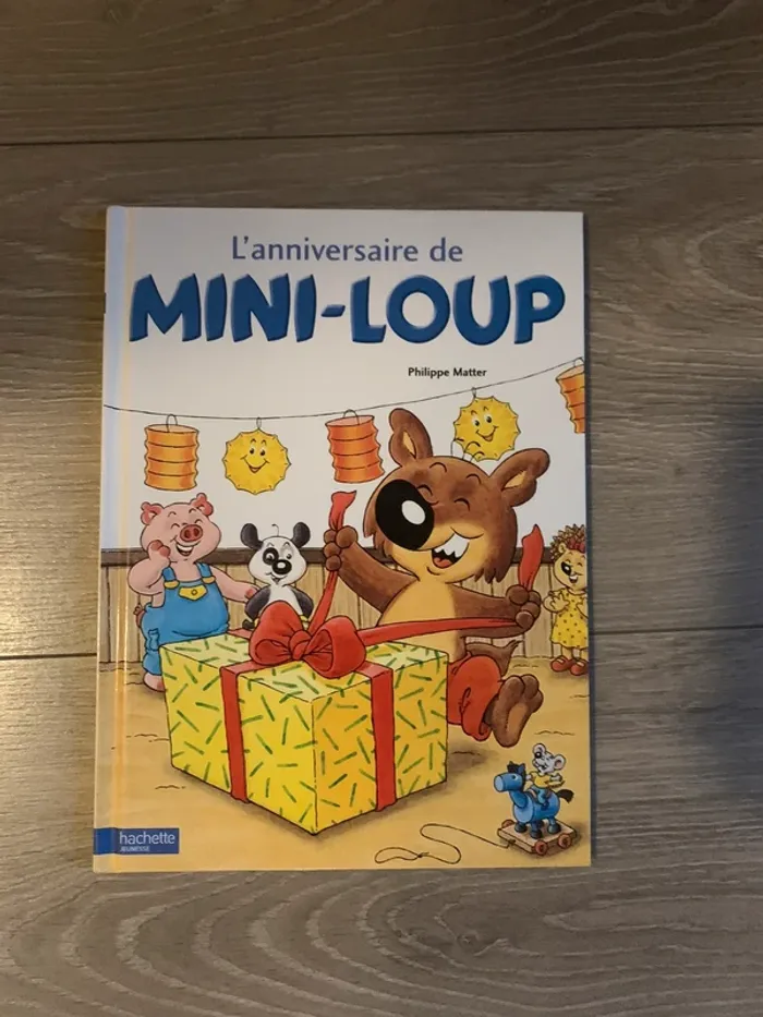 Livre mini loup fête son anniversaire