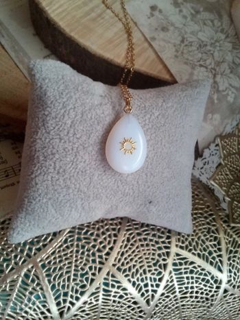 Collier pierre opaline avec soleil